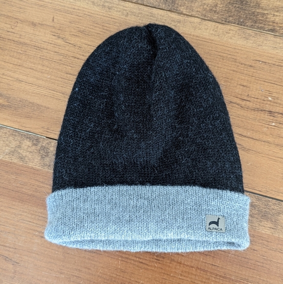Reversible alpaca hat - Picture 1 of 6